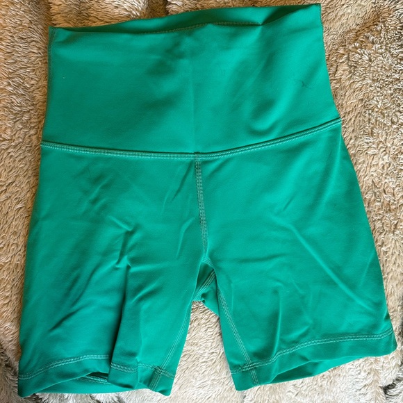 Lululemon Wunder Train High Rise 6” Shorts in Kelly Green - Picture 2 of 8